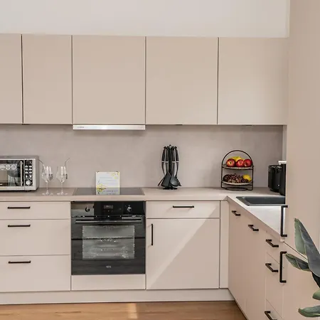Moderne Neubauwohnung Stadtzentrum *